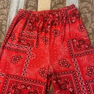 I’m selling a pair of leggings only wore once they’re a size small .